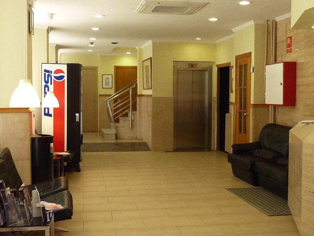 Hotel Comercio บาร์เซโลนา ภายนอก รูปภาพ
